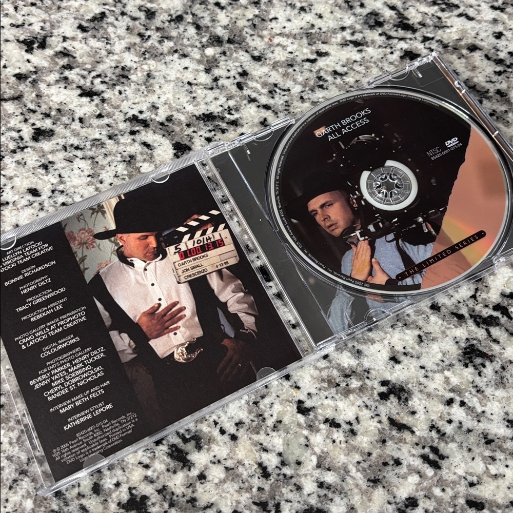 Garth Brooks Limited Series Bundle | CDs, Sealed Vinyl, Cassettes & DVD | Rare - Picture 5 of 5